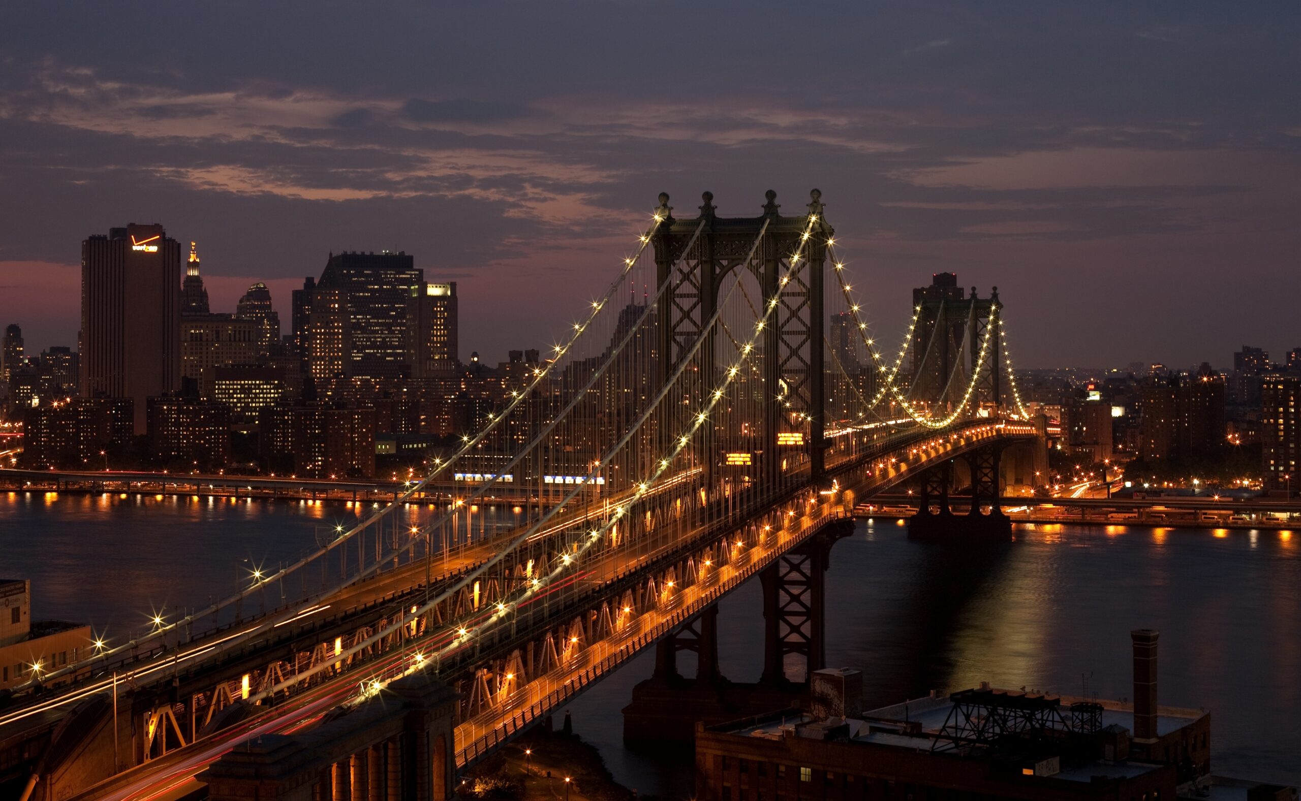 File Manhattan Bridge In New York City In The Dark jpg Wikimedia Commons